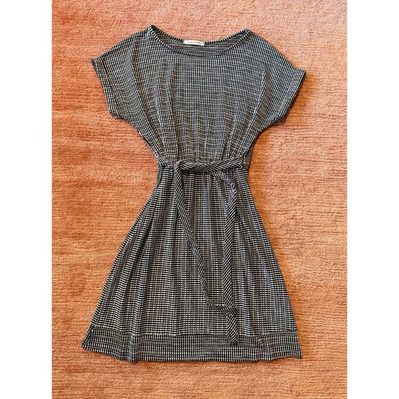 Caution To The Wind womens belted knit dress black white short sleeve size M - Picture 1 of 8